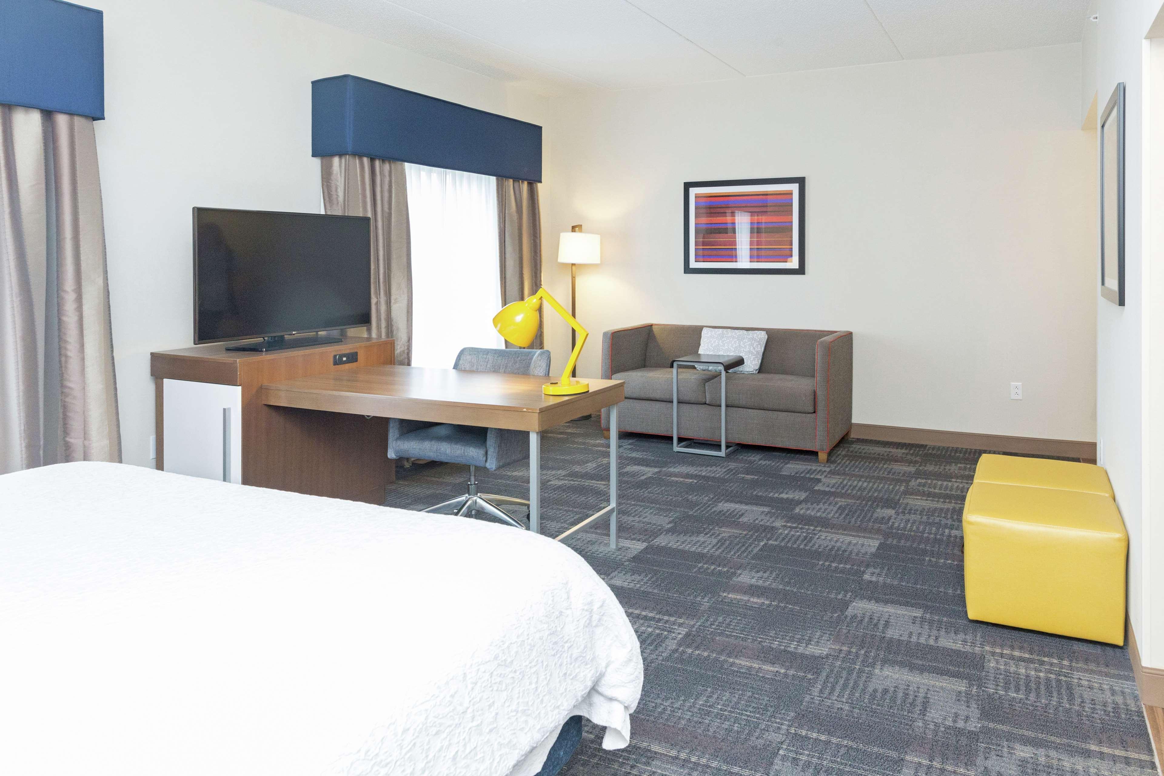 Hampton Inn & Suites Morgantown / University Town Centre Exteriör bild
