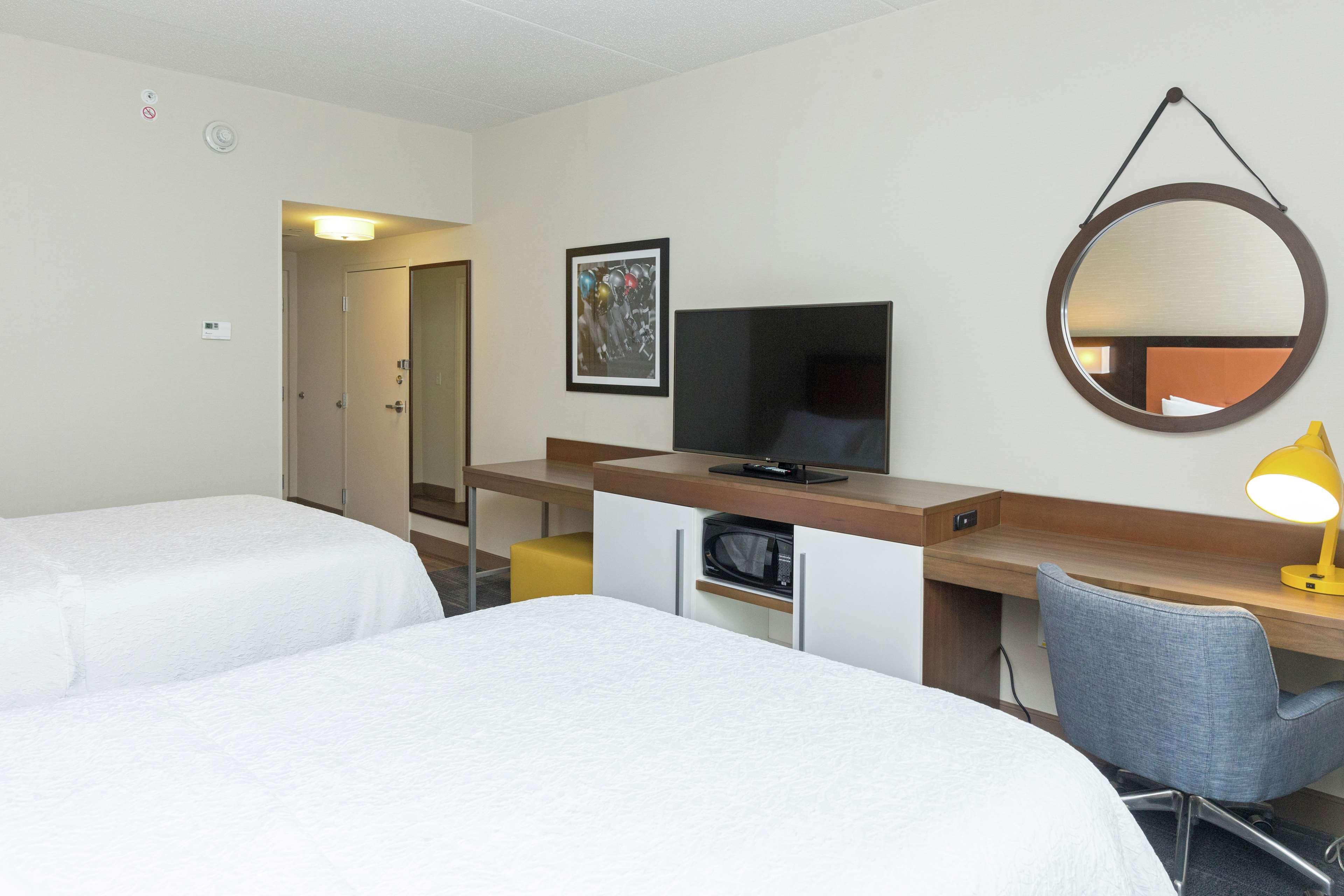 Hampton Inn & Suites Morgantown / University Town Centre Exteriör bild