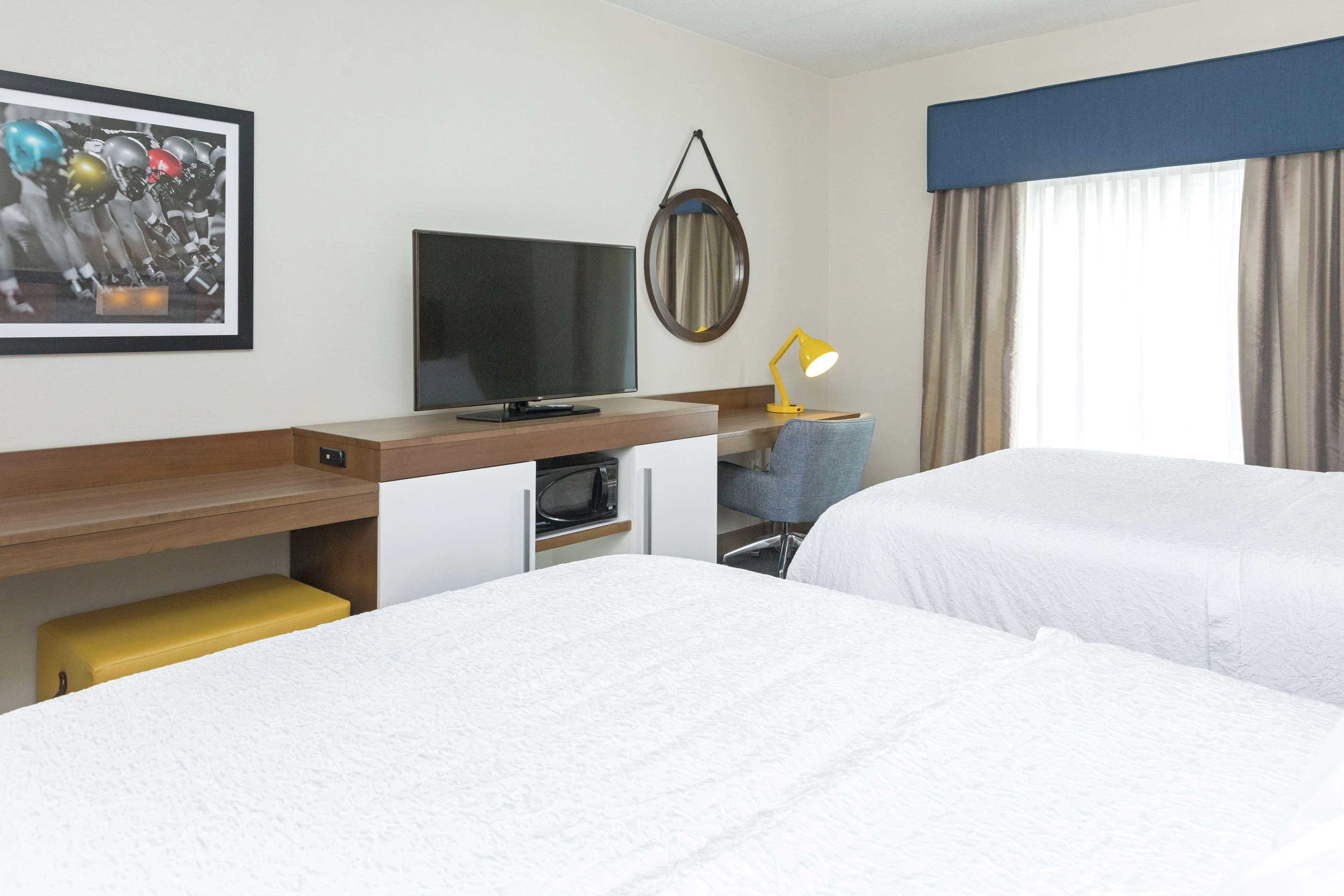 Hampton Inn & Suites Morgantown / University Town Centre Exteriör bild