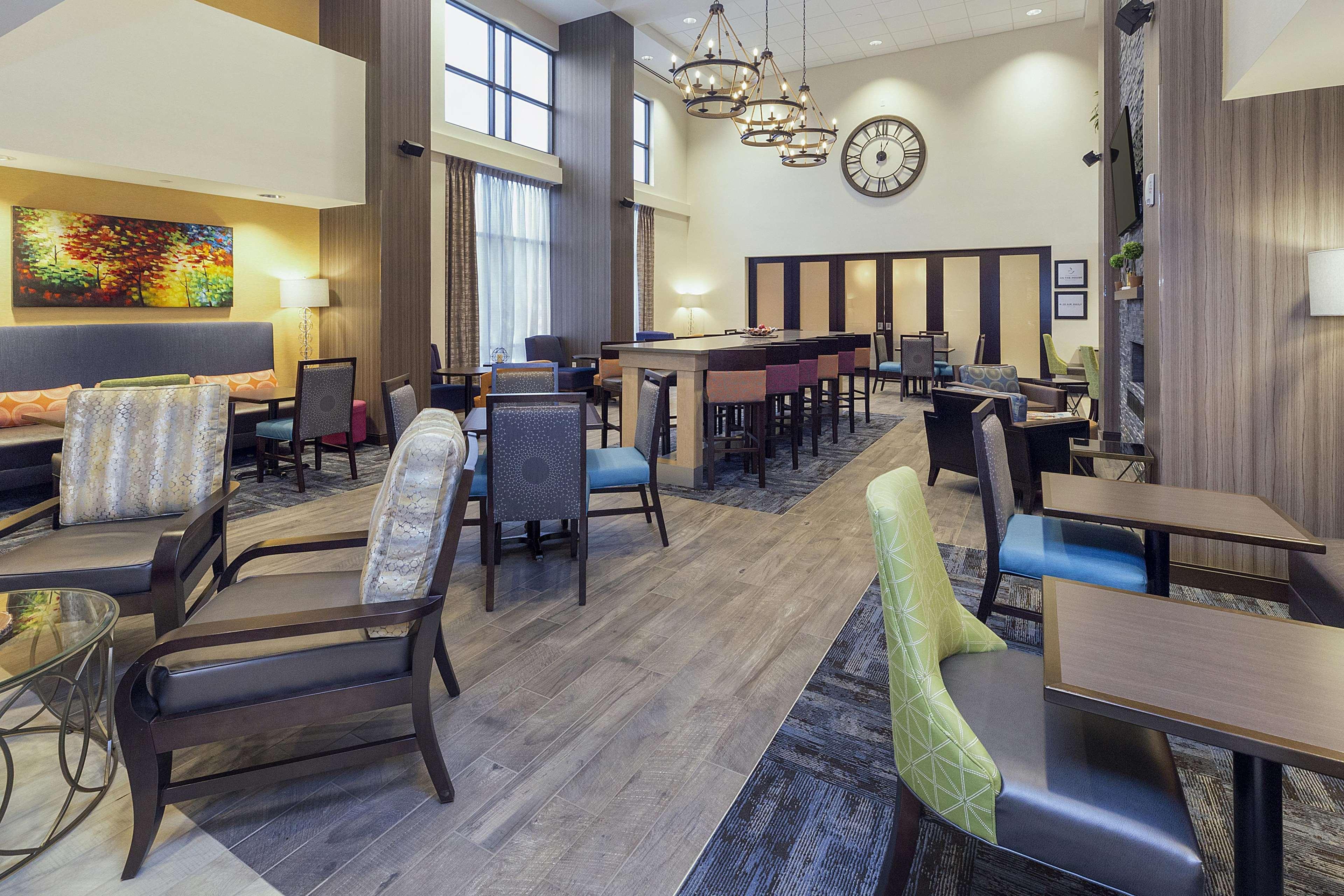 Hampton Inn & Suites Morgantown / University Town Centre Exteriör bild