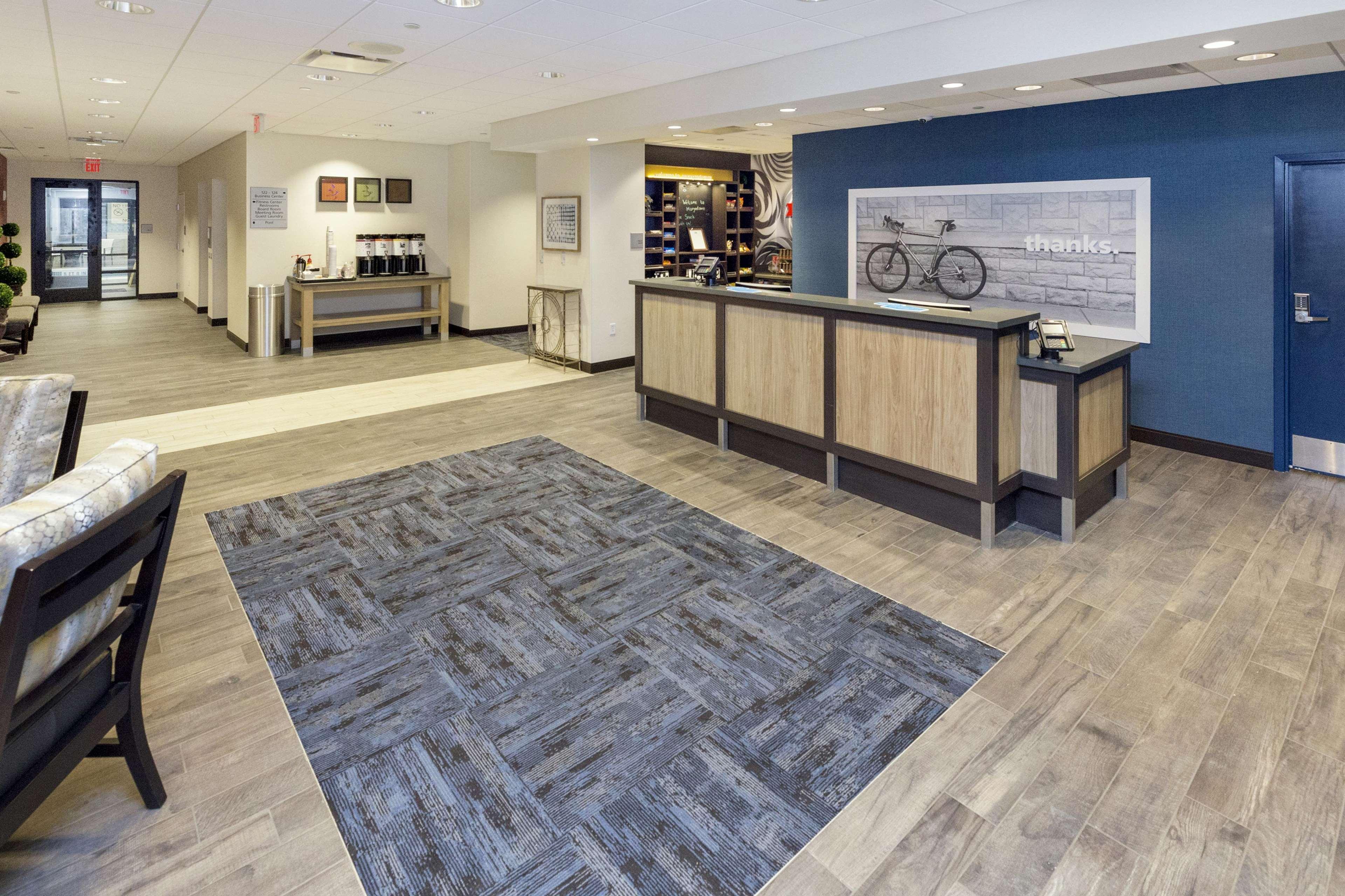 Hampton Inn & Suites Morgantown / University Town Centre Exteriör bild