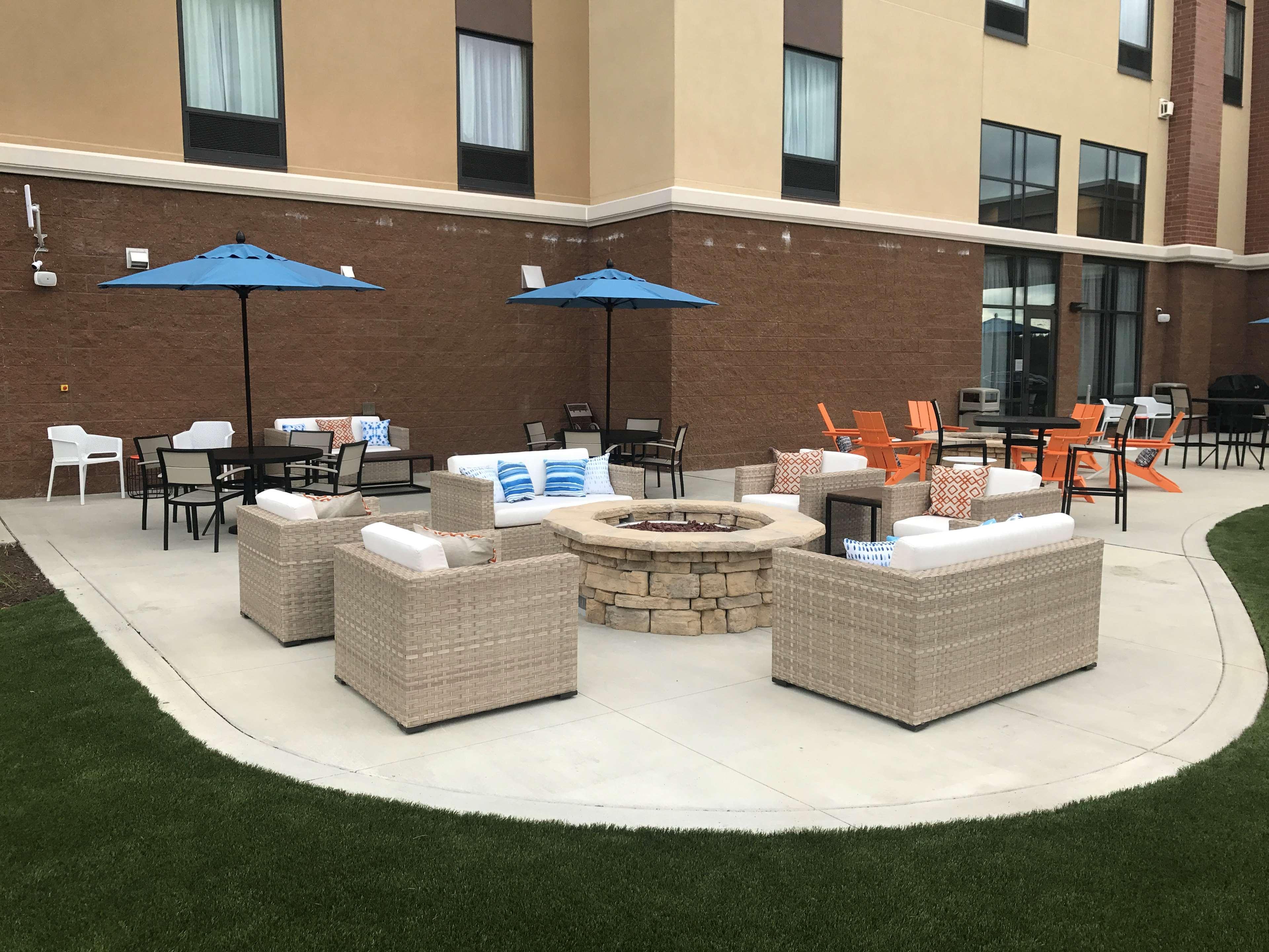 Hampton Inn & Suites Morgantown / University Town Centre Exteriör bild