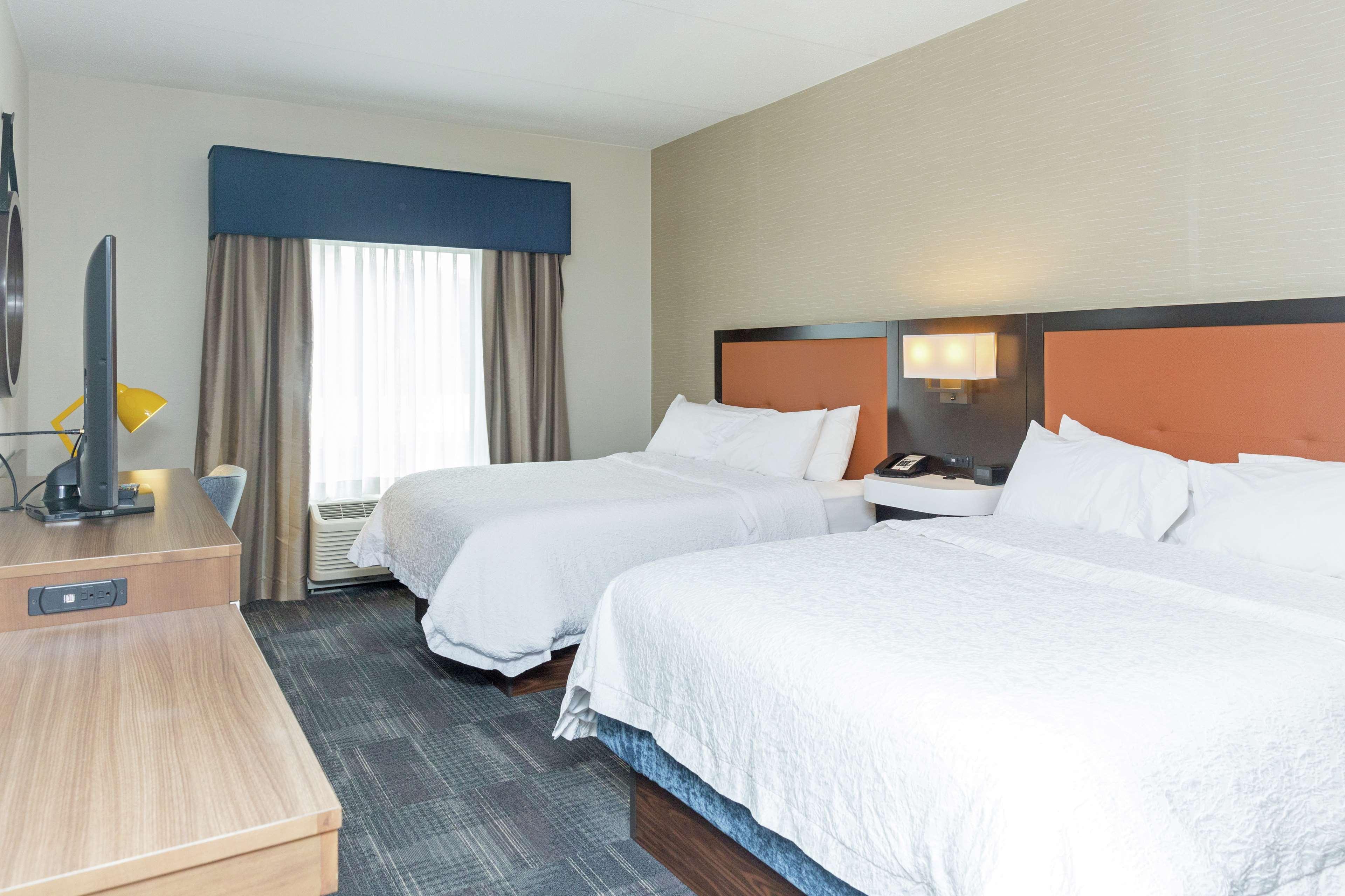 Hampton Inn & Suites Morgantown / University Town Centre Exteriör bild