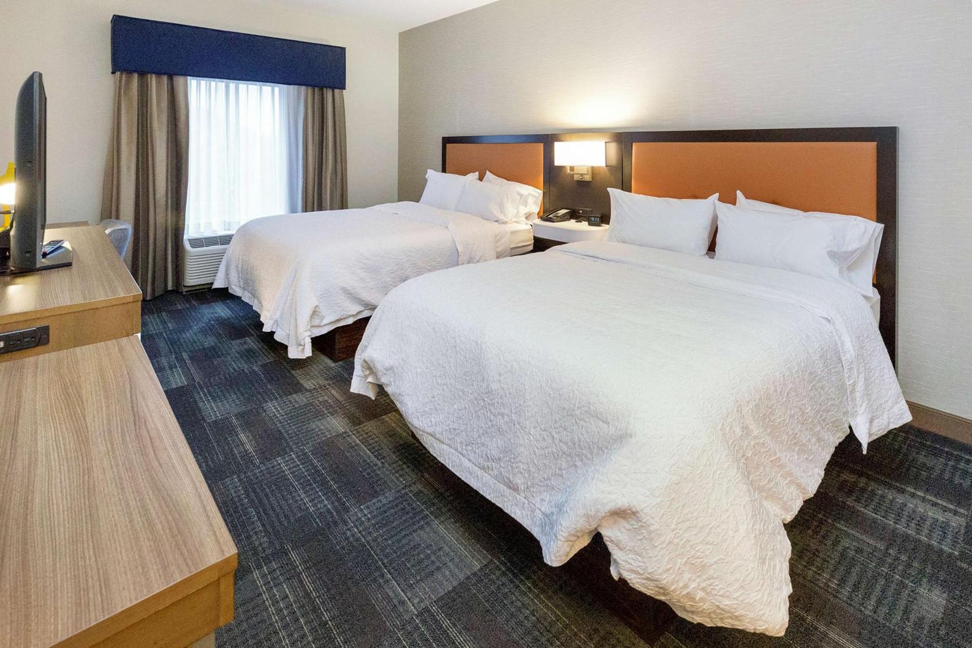 Hampton Inn & Suites Morgantown / University Town Centre Exteriör bild