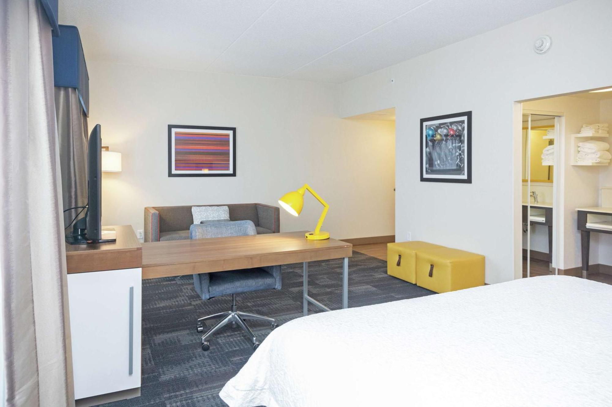 Hampton Inn & Suites Morgantown / University Town Centre Exteriör bild