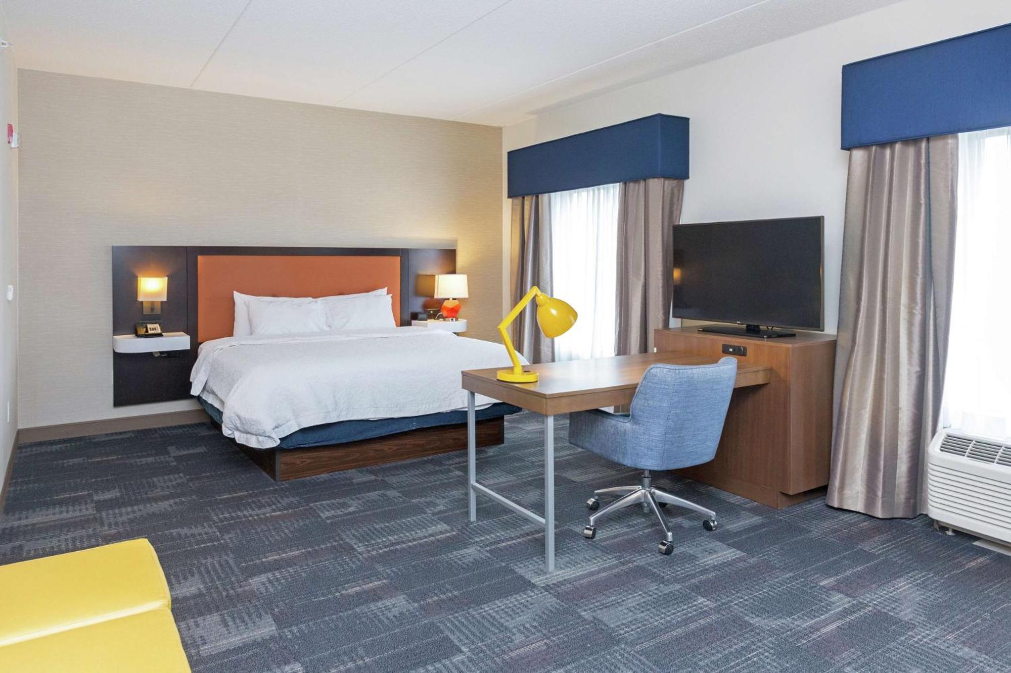 Hampton Inn & Suites Morgantown / University Town Centre Exteriör bild