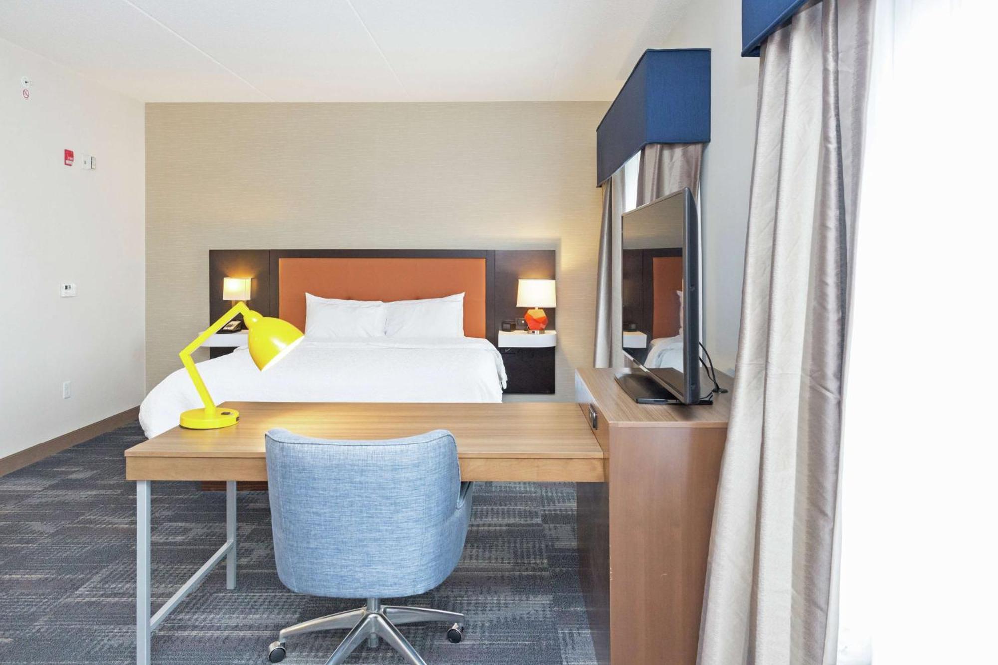 Hampton Inn & Suites Morgantown / University Town Centre Exteriör bild